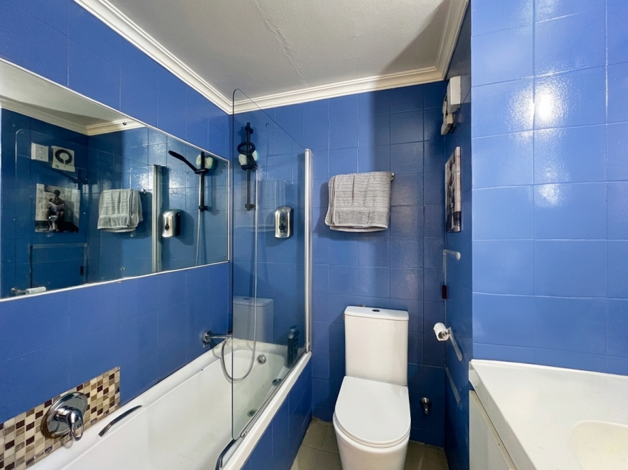 1 Bedroom Property for Sale in Sea Point Western Cape